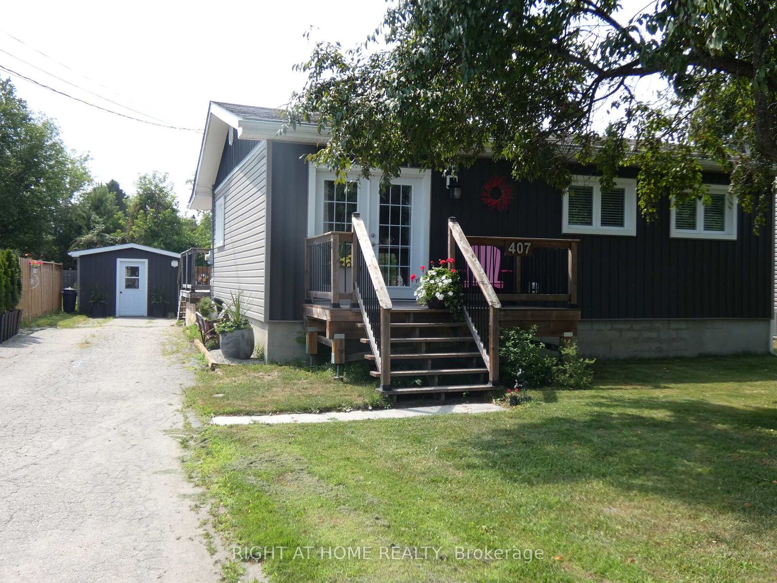 Property Photo:  407 King Street  ON P2B 3C8 