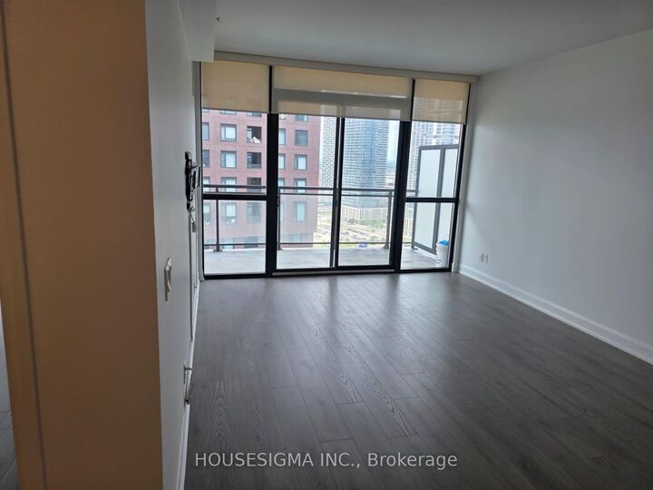 Property Photo:  2910 Highway 7 W N/A 2206  ON L4K 0H8 