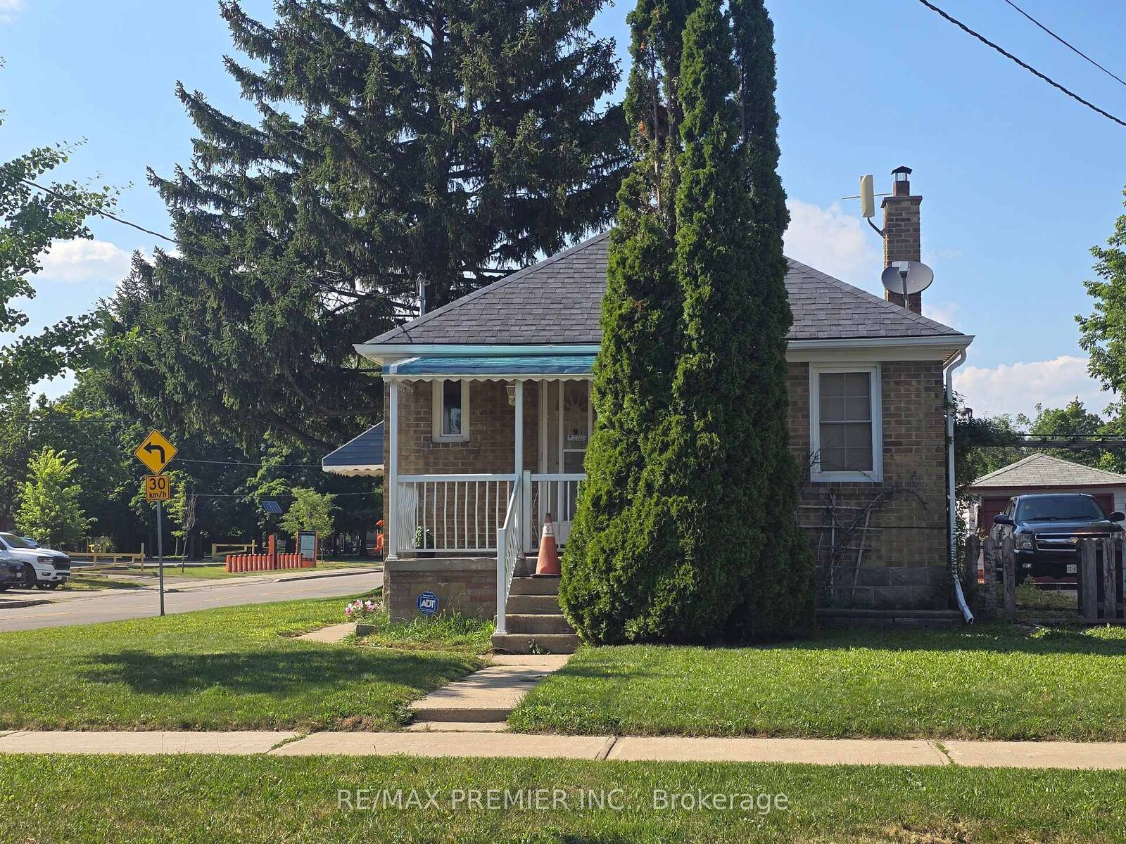 Property Photo: 468 Glen Park Avenue ON M6B 2E7