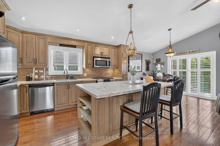 Property Photo: 38 Evelyn Avenue ON L4P 3C8
