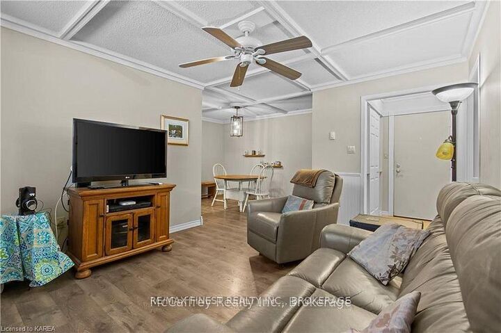 Property Photo: 1010 Pembridge Crescent 110 ON K7P 1A3