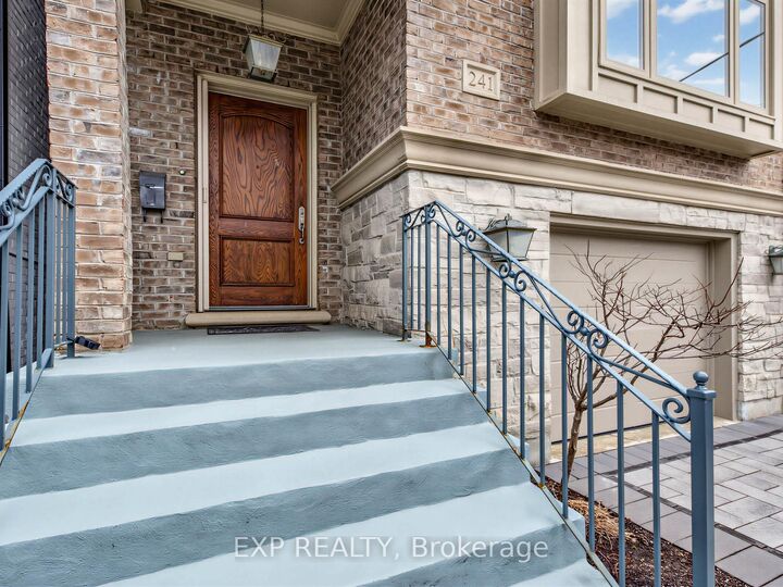Property Photo:  241 Poplar Plains Street  ON M4V 2N8 