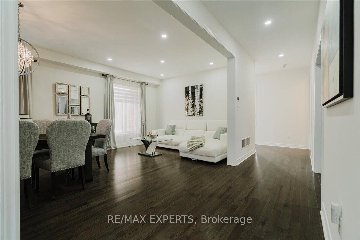 Property Photo:  43 Lewis Avenue  ON L3Z 0X2 