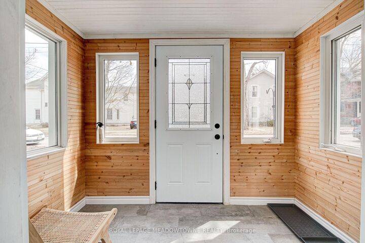 Property Photo:  205 Liverpool Street A  ON N1H 2L6 
