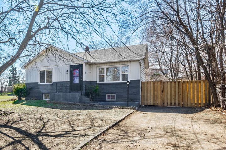 Property Photo: 4075A Lawrence Avenue E ON M1E 2R6