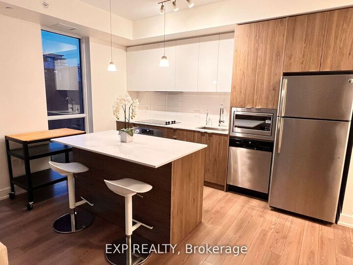 Property Photo: 8 Ann Street 306 ON L5G 3E6