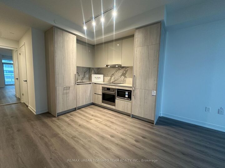 Photo de la propriété:  225 Commerce Street 5501  ON L4K 0R1 