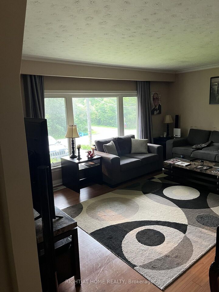 Property Photo: 4 Wendy Way ON L4E 2V6
