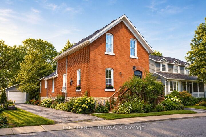 33 Napoleon Street A &Amp B — photo 1