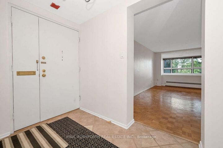Property Photo:  1356 Meadowlands Drive E 201  ON K2E 6K6 