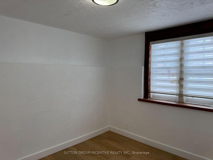 Property Photo: 233 Ellerslie Avenue Lower 2 ON M2N 1Y3