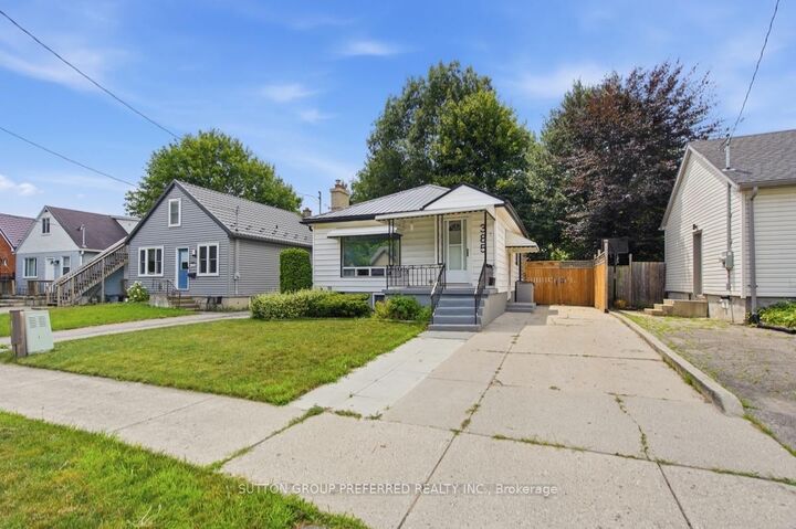 Property Photo: 385 Avondale Road ON N5W 5B6