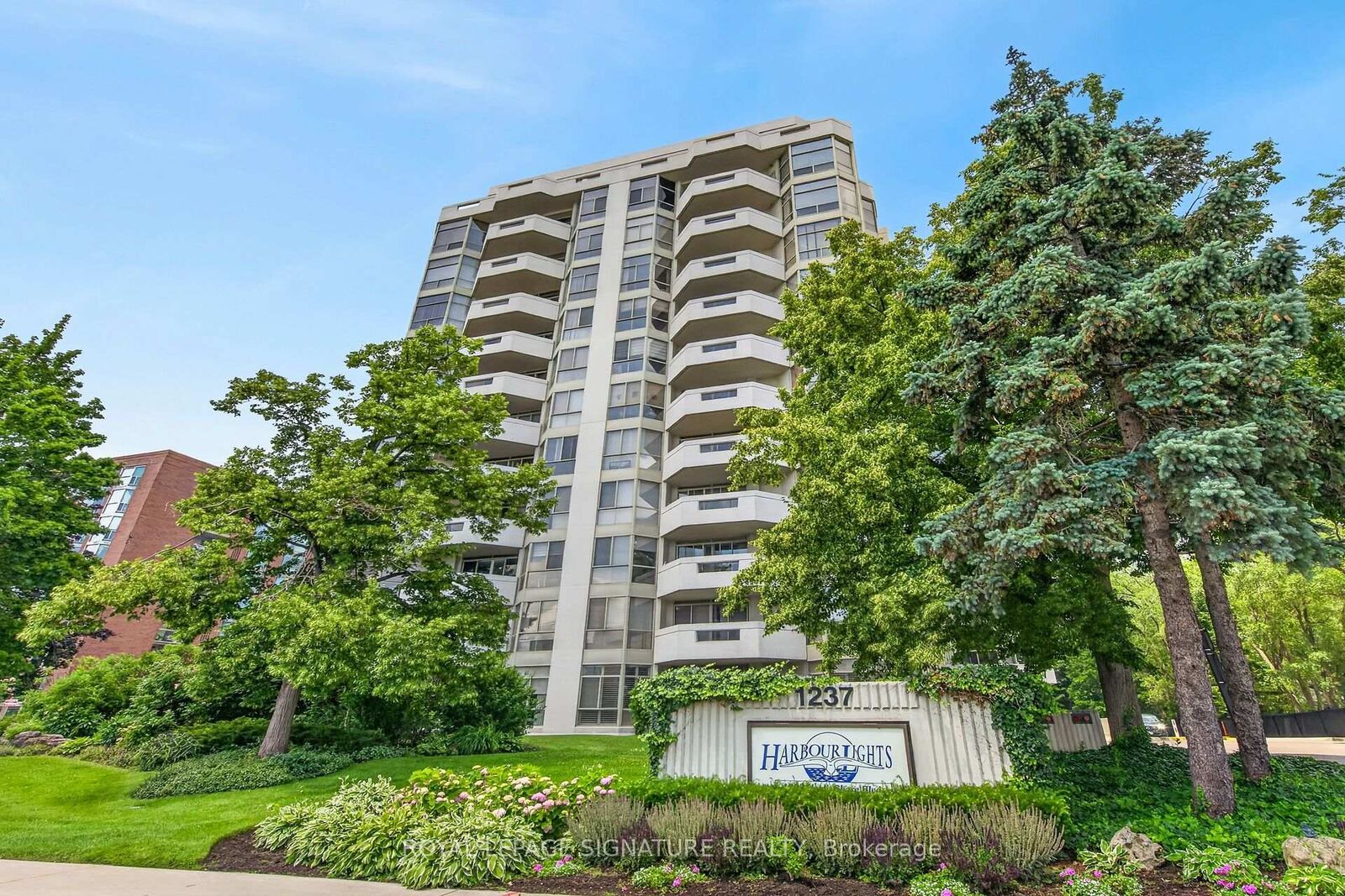 Property Photo: 1237 North Shore Boulevard E 405 ON L7S 2H8