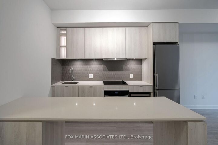 Property Photo: 11 Yorkville Avenue 802 ON M4W 1L2