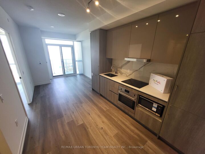 Property Photo:  225 Commerce St Street 5910  ON L4K 0P9 
