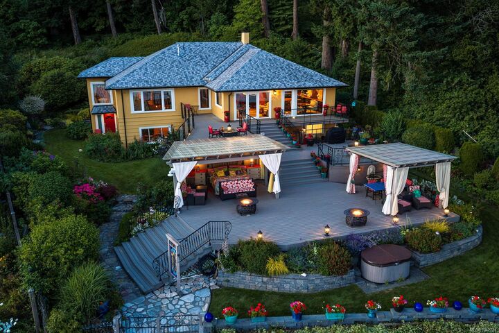 Property Photo: 2299 Comox Ave BC V9M 1X6