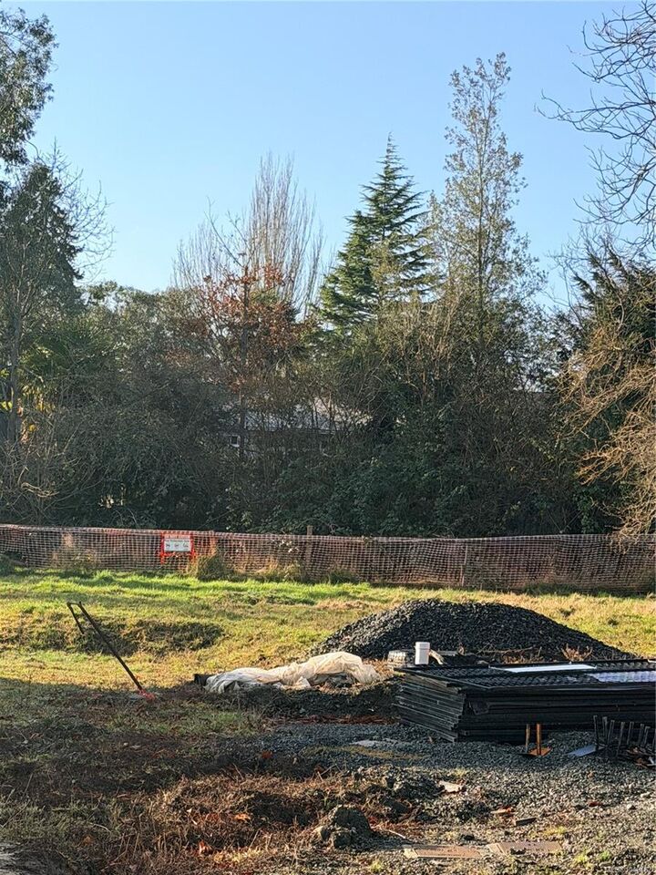 Property Photo:  881 Jasmine Ave  BC V8Z 2P3 
