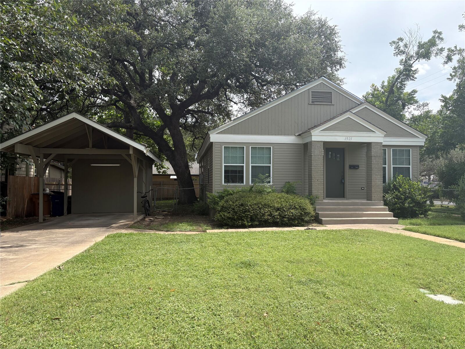 Property Photo: 1921 W 39th Street TX 78731