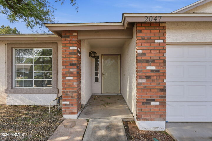 Property Photo:  2047 E Temple Court  AZ 85296 