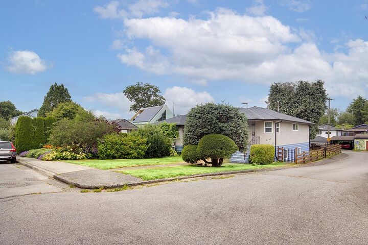 Property Photo: 2137 20th Avenue BC V5N 2L4
