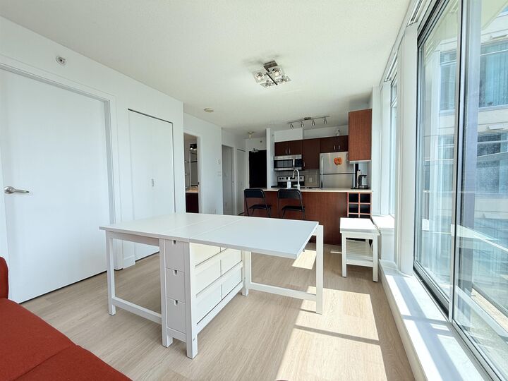 Property Photo:  610 Granville Street 1407  BC V6C 3T3 