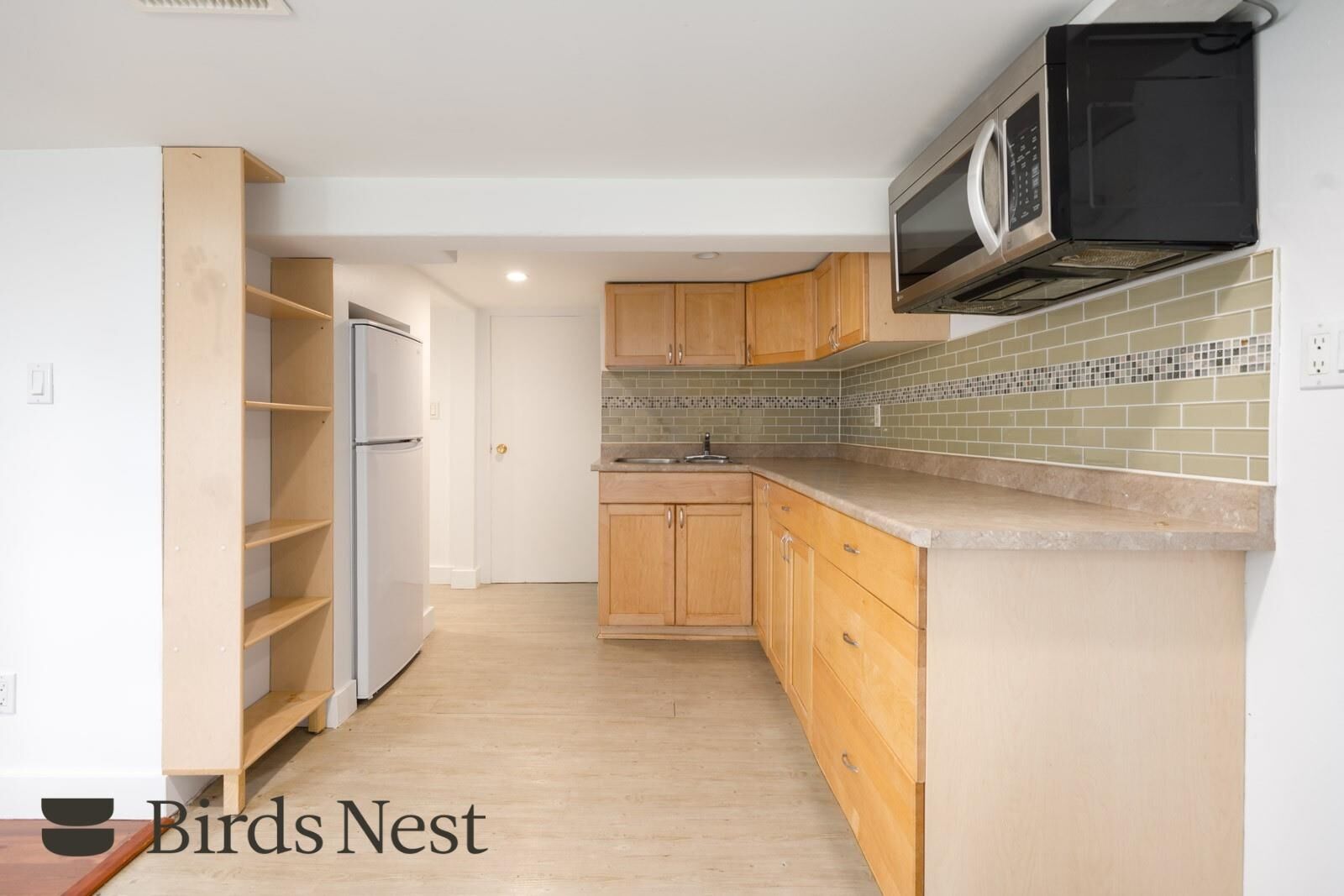 Property Photo:  925 E 19th Avenue Lower  BC V5V 1K8 