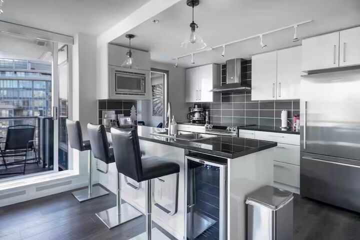 Property Photo: 188 Keefer Place 3505 BC V6B 0J1