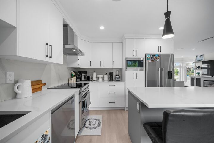 Property Photo: 1010 Augusta Avenue BC V5A 2V4