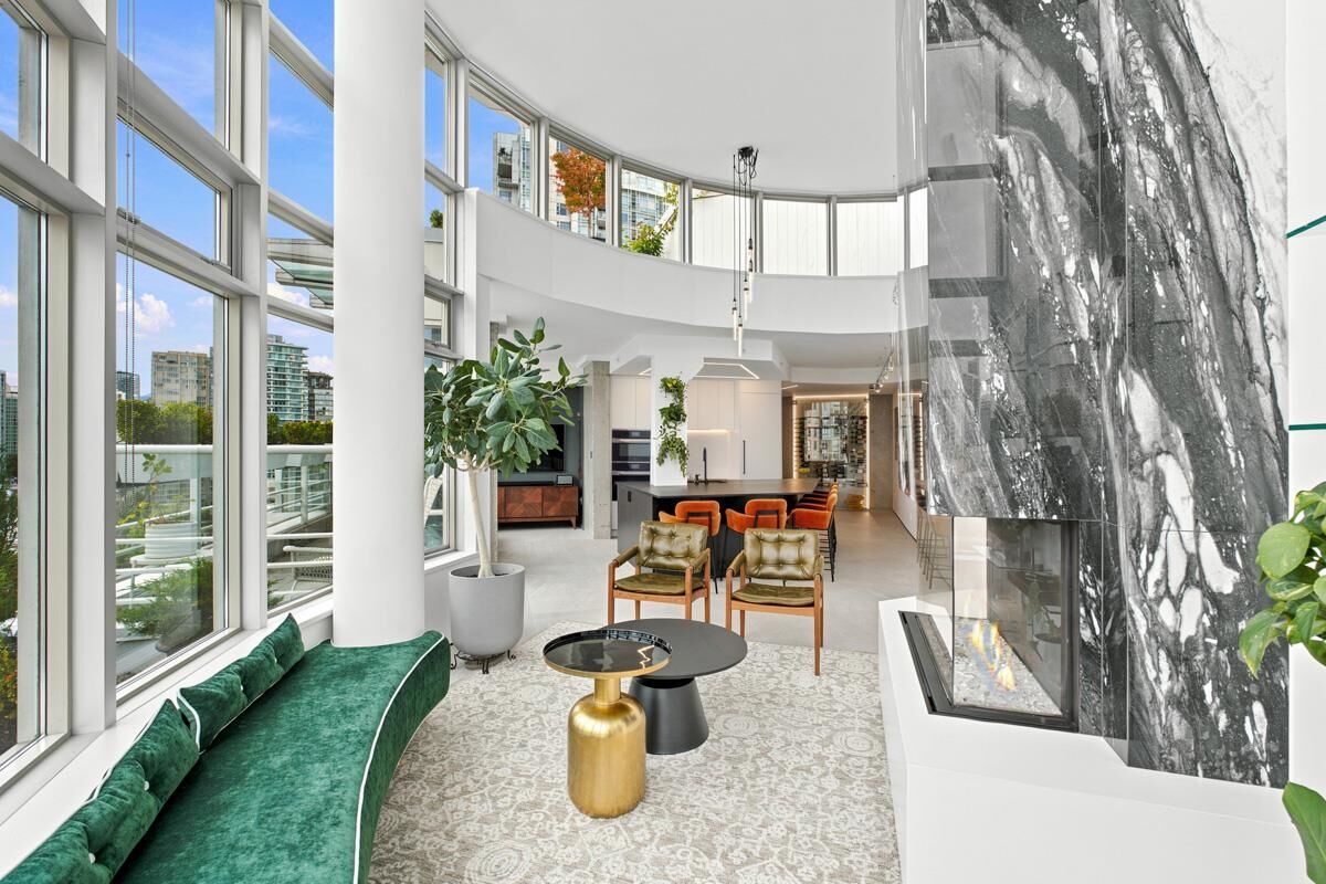 Property Photo:  189 Davie Street Ph 1701  BC V6Z 2Y1 
