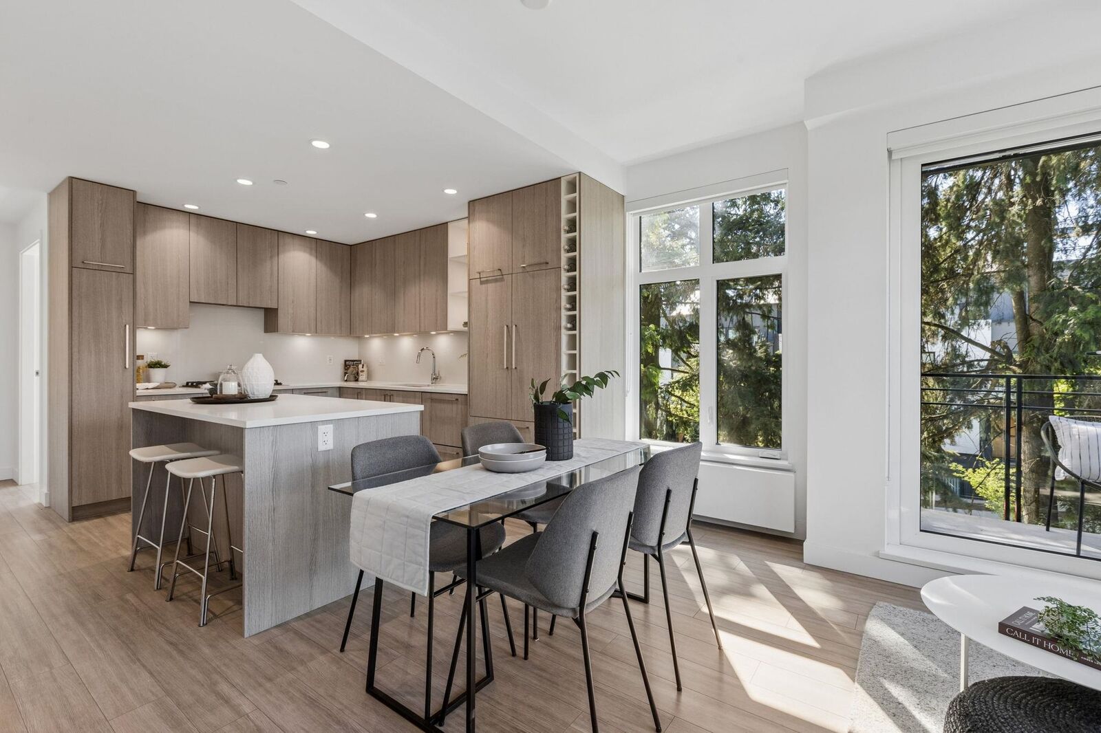Property Photo: 707 E 3 Street 201 BC V7L 1G8