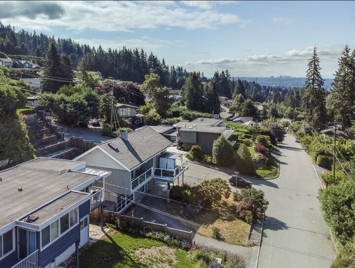 Property Photo: 442 Monteray Avenue BC V7N 3G2