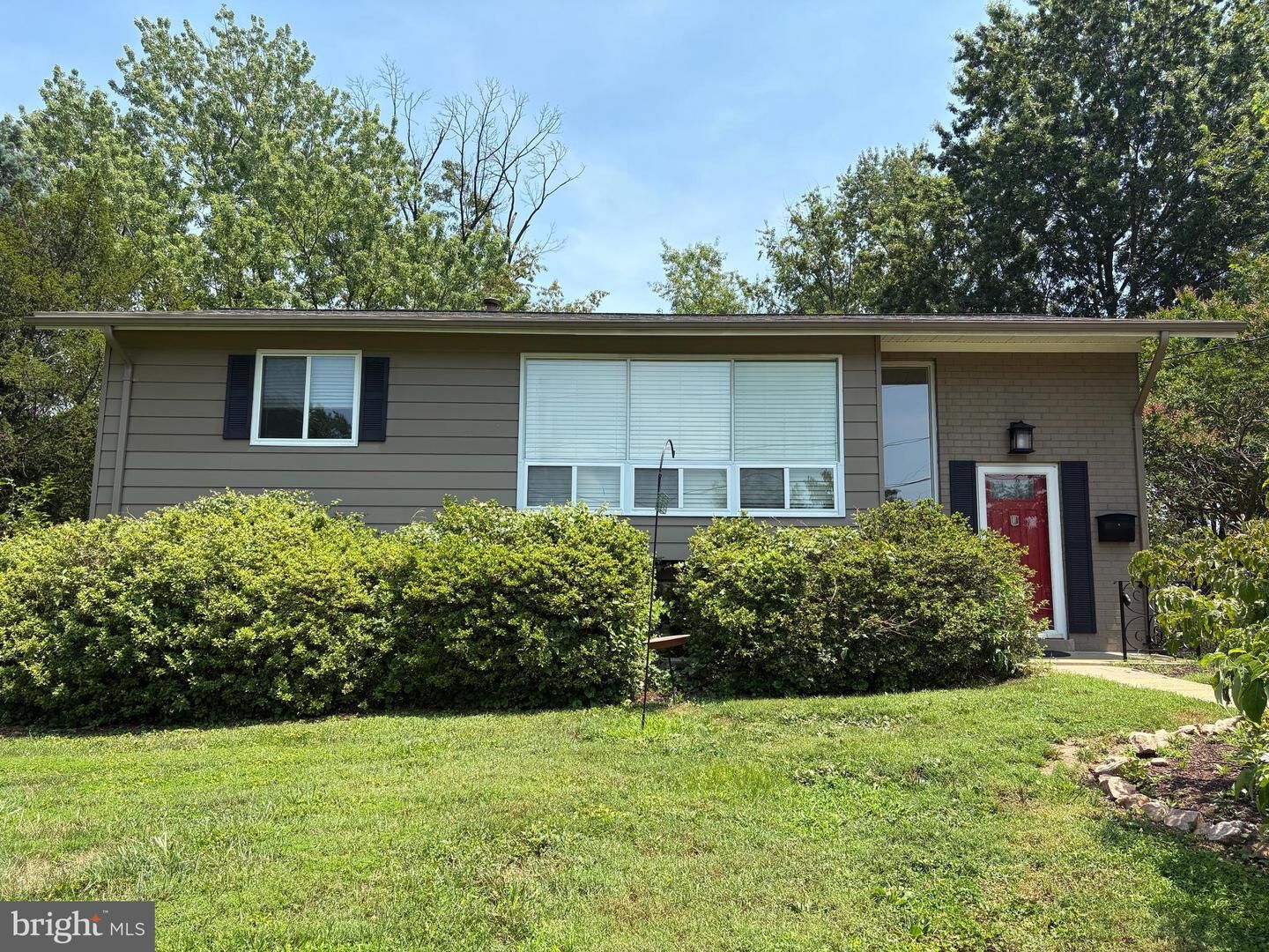Property Photo: 4957 Regina Drive VA 22003