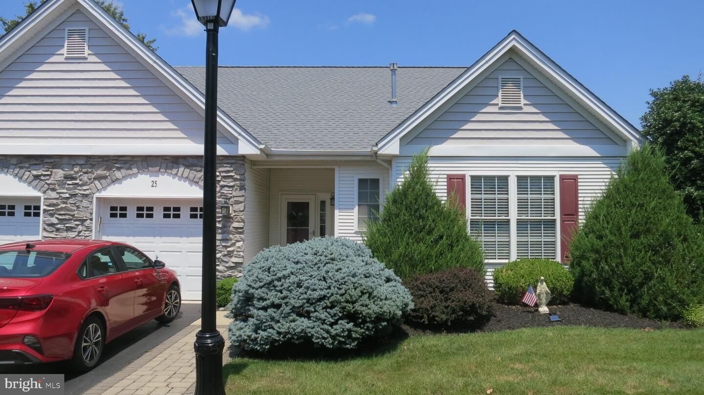 Property Photo:  25 Chickadee Way  NJ 08690 