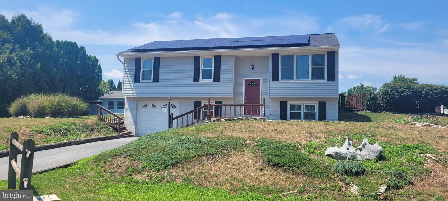 Property Photo: 237 Buttonwood Drive PA 17022