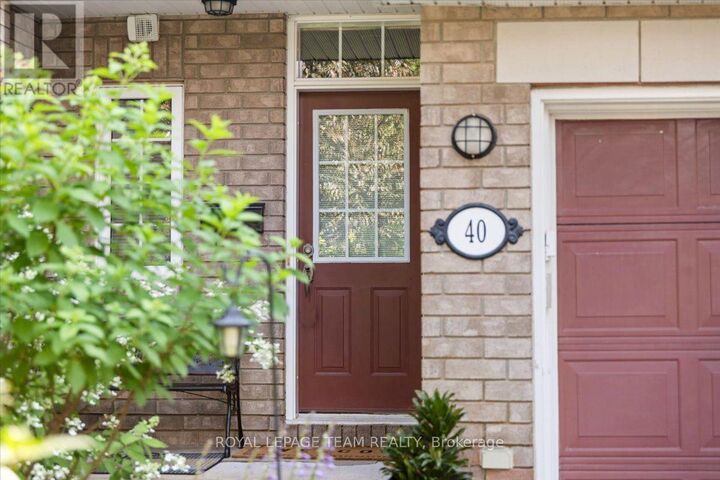 Property Photo: 40 Saddlesmith Circle ON K2M 2Y9