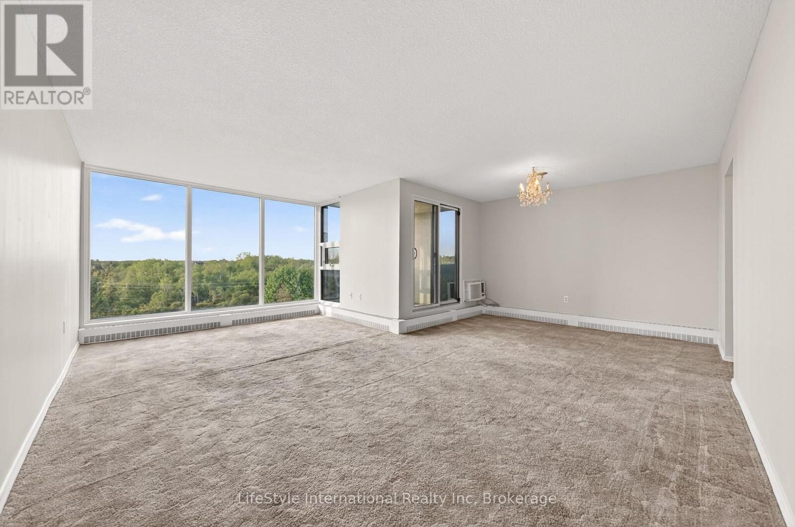 Property Photo: 19 Woodlawn Road East 512 ON N1H 7B1