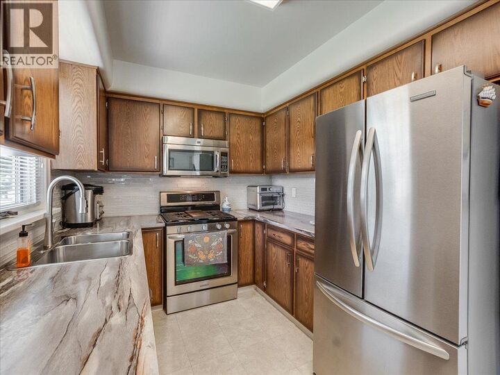 Property Photo: 1120 Columbia Avenue BC V1R 1J2