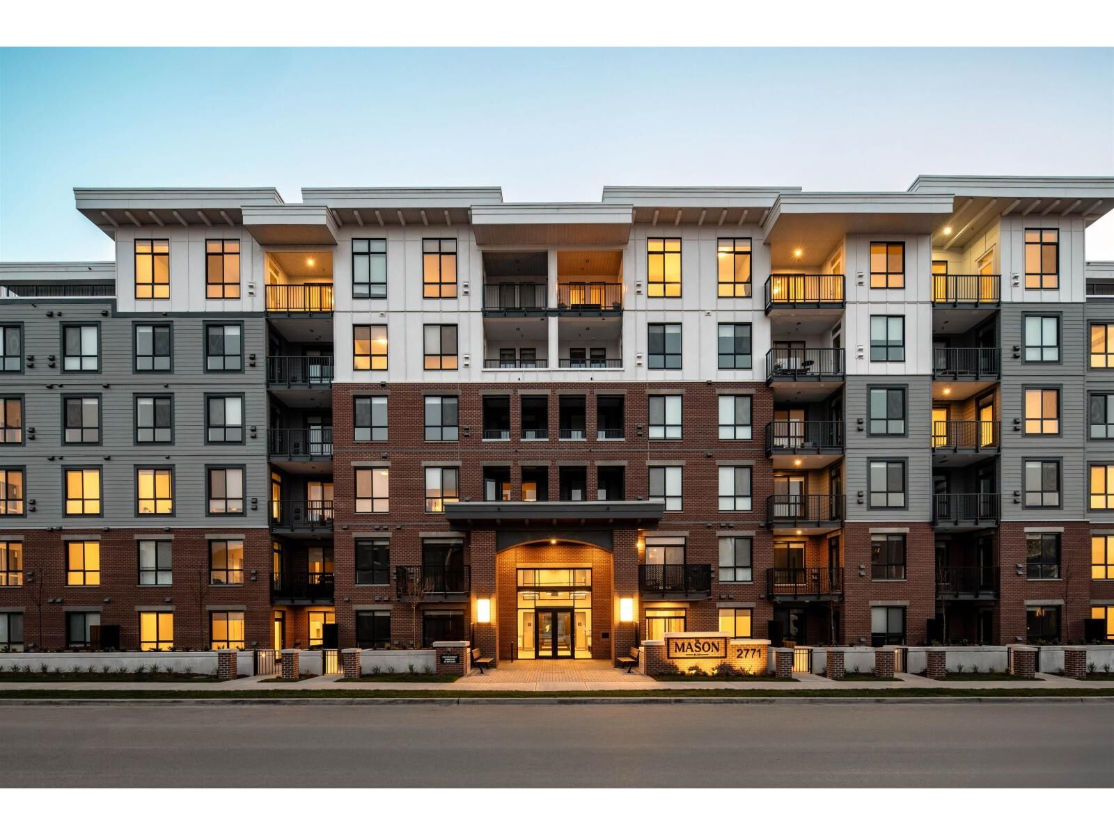 Property Photo: 2771 Montrose Avenue 112 BC V2S 0R2