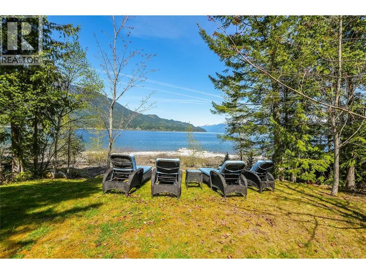 271 Kootenay Lake Road — photo 1