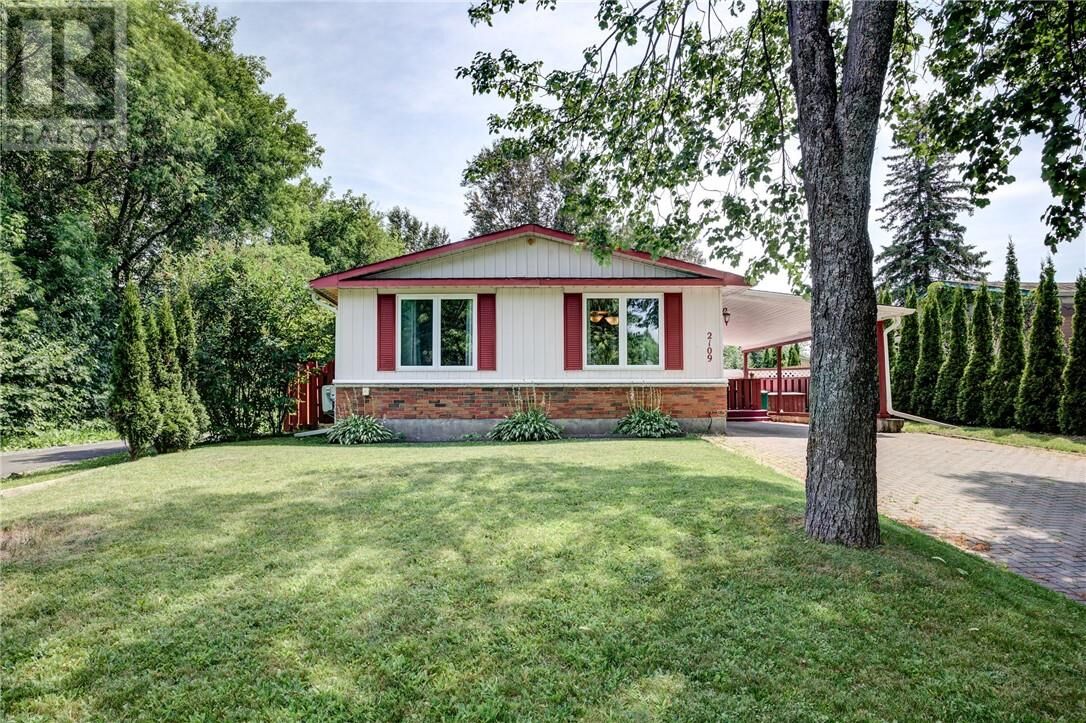 Property Photo: 2109 Hebert Street ON P3B 1Z2
