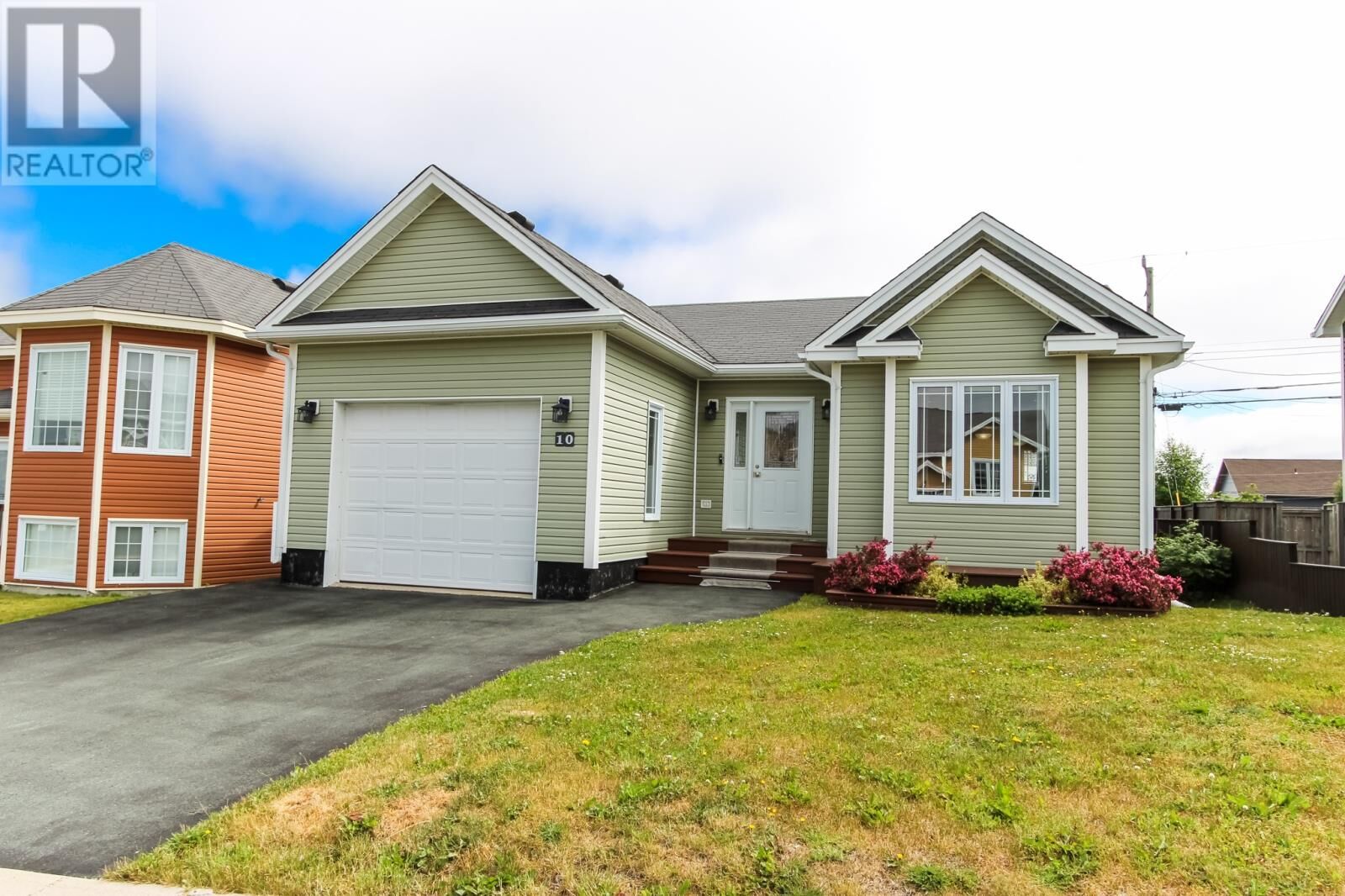 Property Photo: 10 Georgina Street NL A1B 0J3