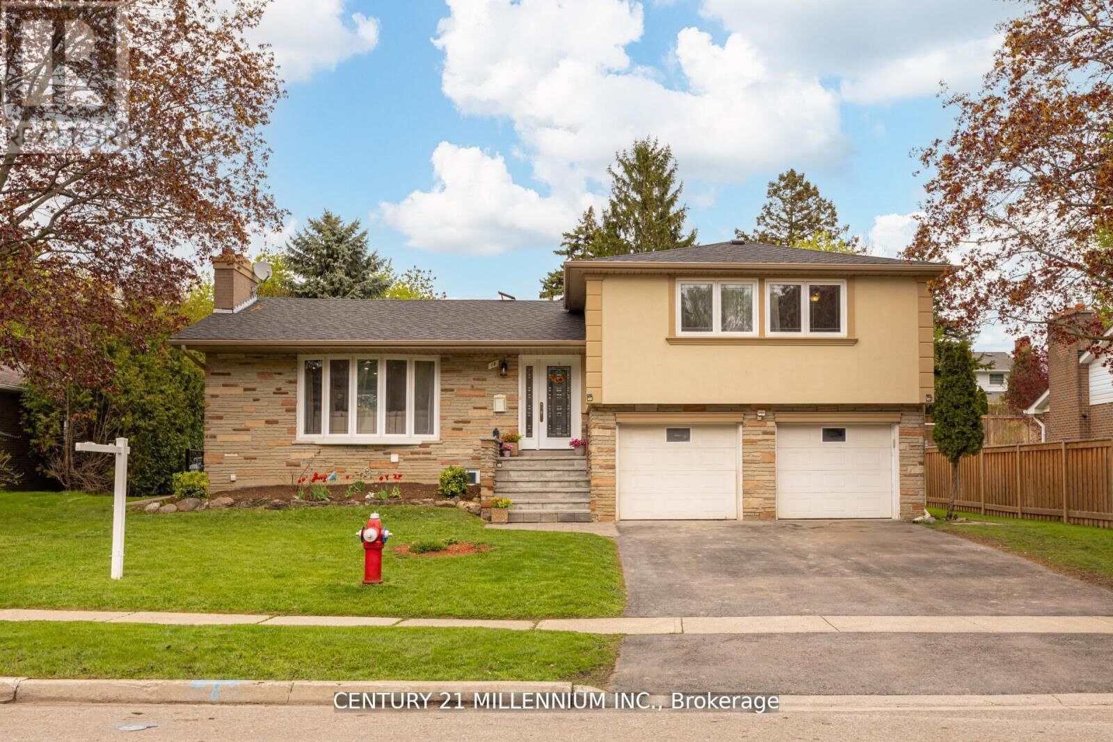 Property Photo: 18 Ridgehill Drive ON L6Y 2C4
