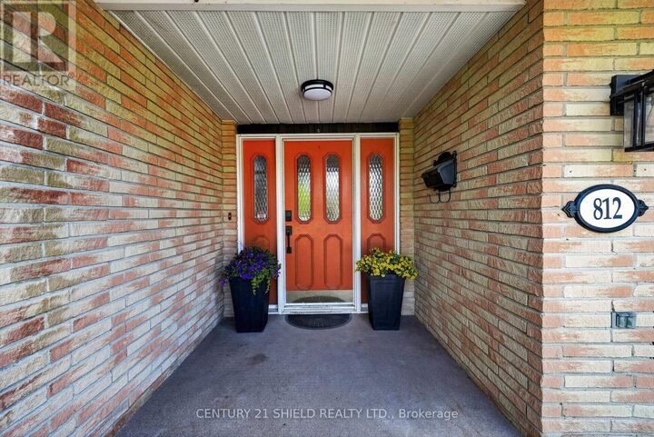 Property Photo: 812 Briarhill Avenue ON K6J 3N5