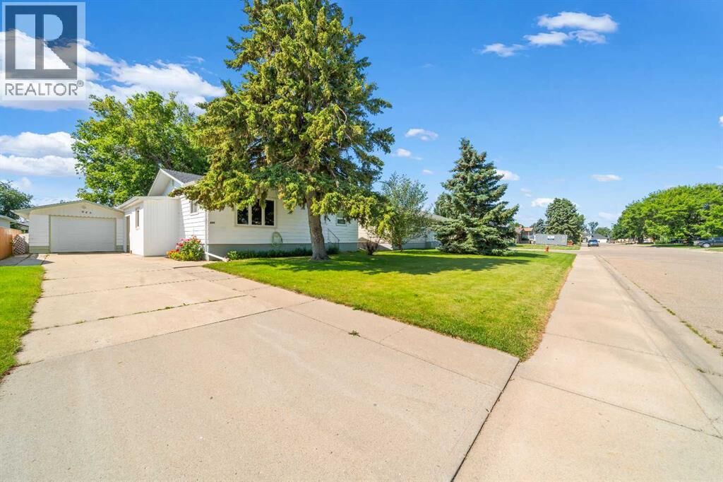 Property Photo: 945 3 Avenue AB T0K 2K0