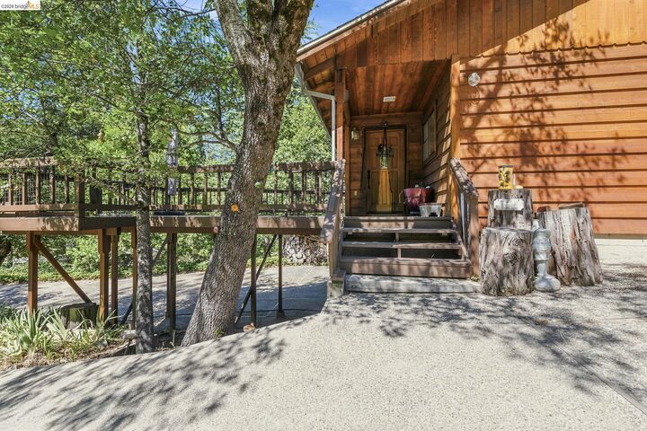 Property Photo: 18770 Broadhurst Dr CA 95383
