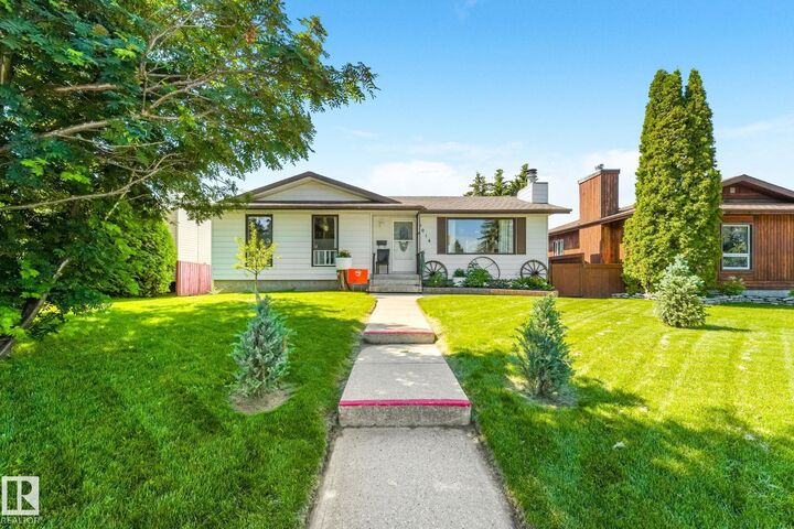 Property Photo:  5014 57 Avenue  AB T7Z 1A6 