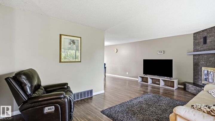 Property Photo: 11736 35A Avenue NW AB T6J 0B5
