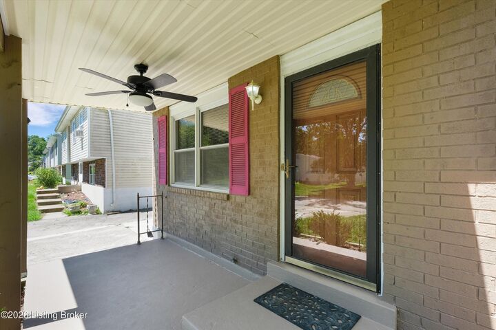 Property Photo:  8702 Bost Ln  KY 40219 