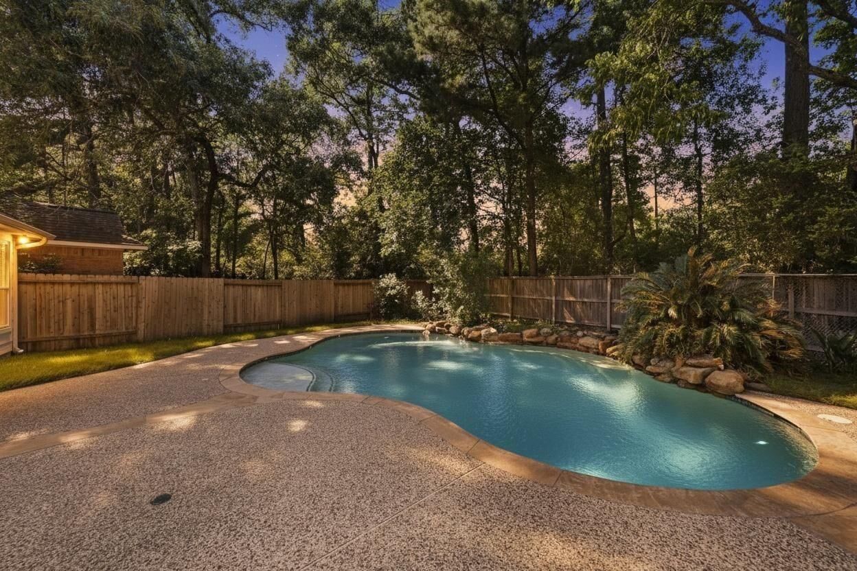 Property Photo: 78 E Hobbit Glen Drive TX 77384