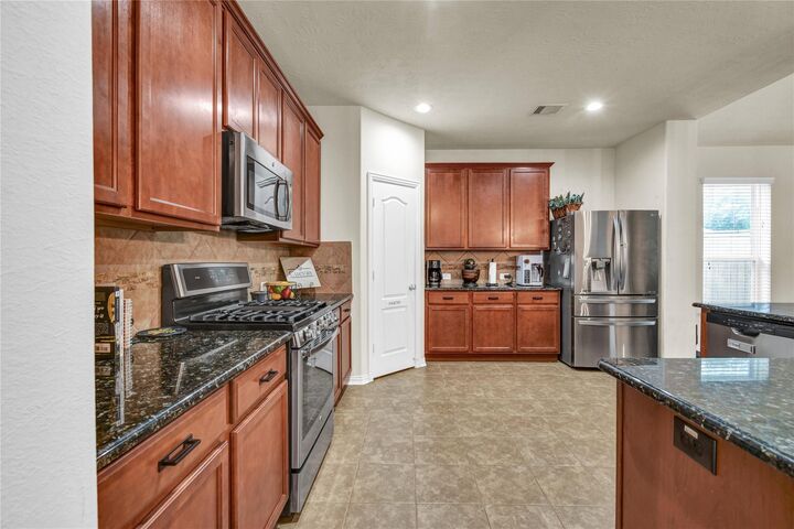 Property Photo: 108 Woodridge Crossing TX 77531
